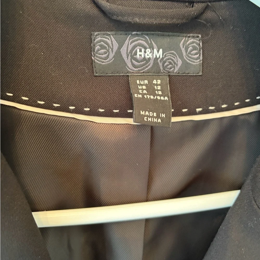 H&M Black Women's Blazer Size 12 black classic business / casual lined buttons